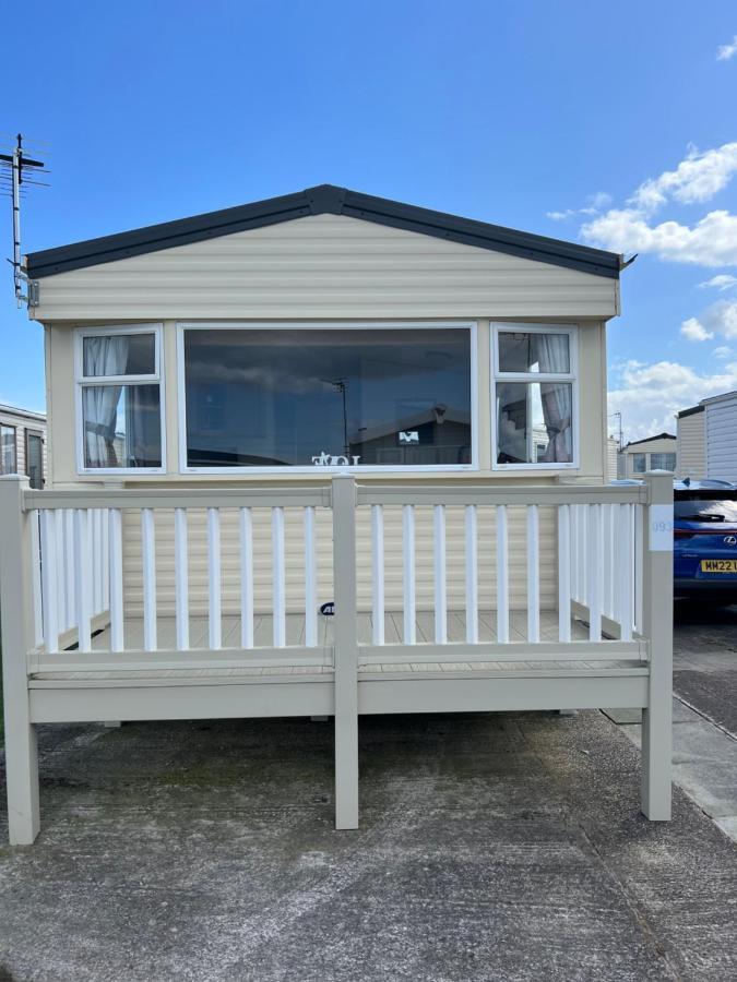 Chris'S Caravan Abergele Exterior photo
